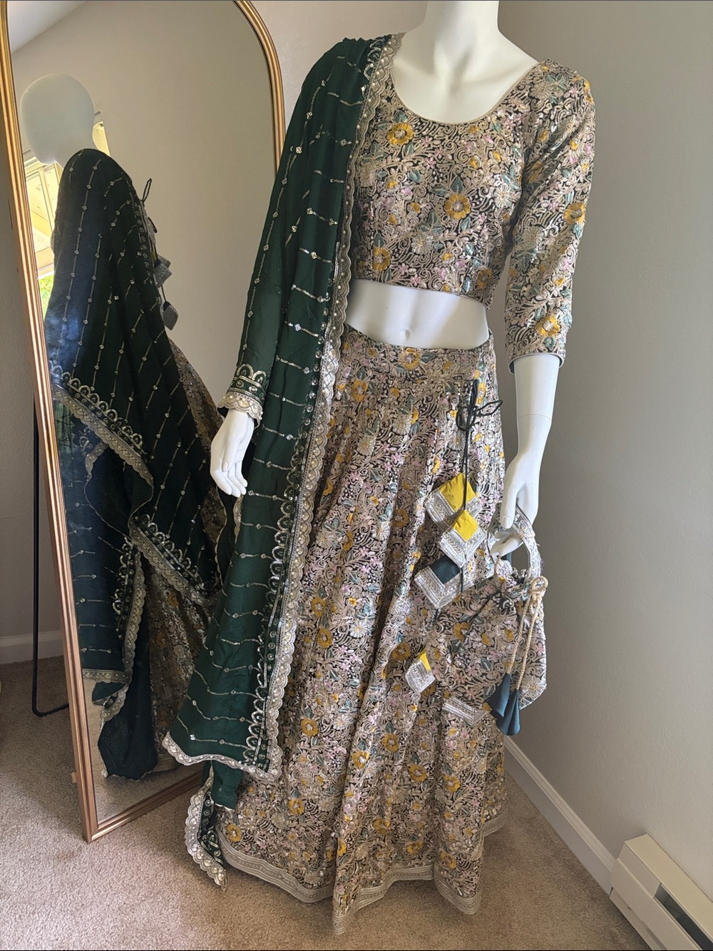 Brand new Indian outfit lehenga 5piece outfit Floral Green Traditional Ensemble